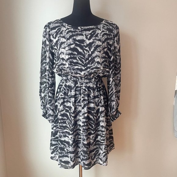 Alice + Olivia Black and White Print Long Sleeve Silk Dress - Picture 1 of 15